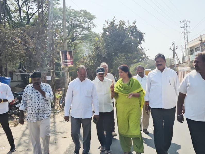 చర్లపల్లి ఈసీ నగర్‌లో 300 మీటర్ల బీటీ రోడ్డు..!