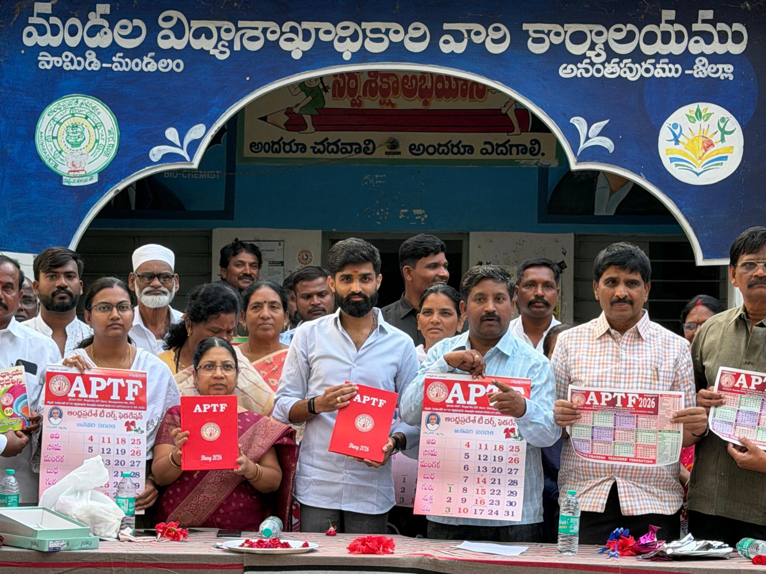 పామిడిలో ఏపీటీఎఫ్ నూతన క్యాలెండరు ఆవిష్కరణ