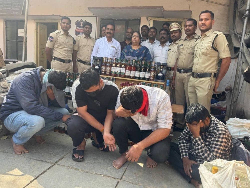 FLASH: రూ.8 లక్షల లిక్కర్ సీజ్.. పలువురు అరెస్ట్!
