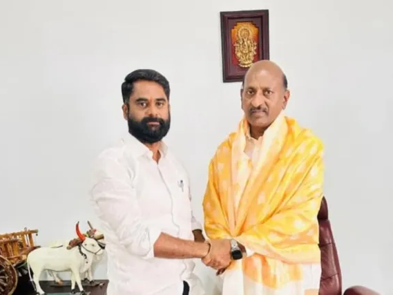 మాజీ ఎమ్మెల్యేని కలిసిన కామారెడ్డి డీసీసీ అధ్యక్షుడు