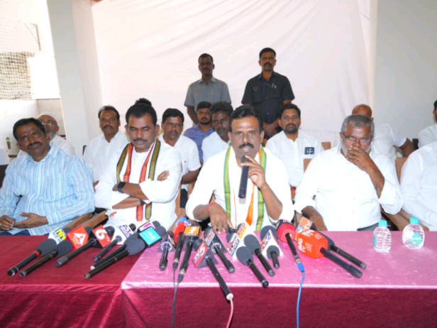 బీఆర్ఎస్ మాజీఎమ్మెల్యేలు విహారయాత్ర చేశారు: ఎమ్మెల్యే