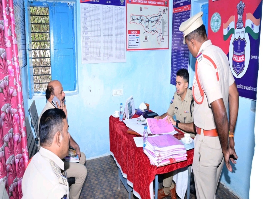 మహిళల జోలికొస్తే ఊరుకోం: ఎస్పీ