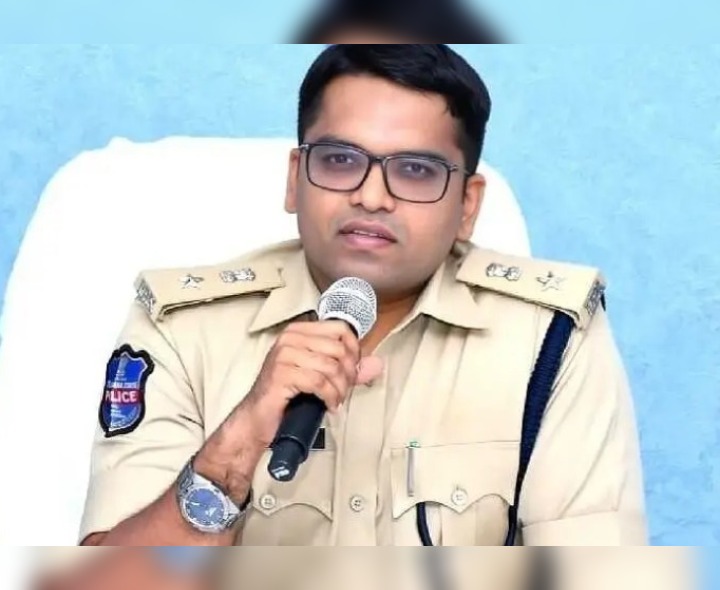 పరిమితికి మించి ప్రయాణికులను తరలిస్తే చర్యలు: ఎస్పీ