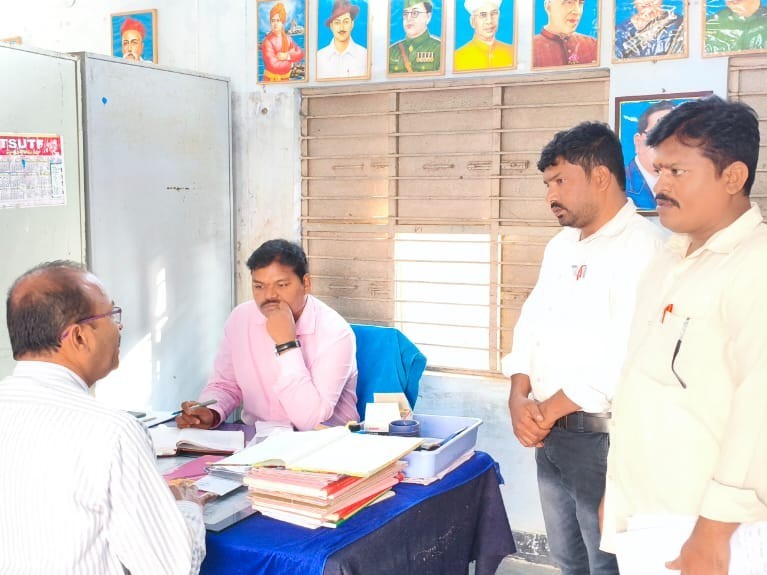 గిరిజన ఆశ్రమ పాఠశాలను సందర్శించిన ఐటీడీఏ అధికారి