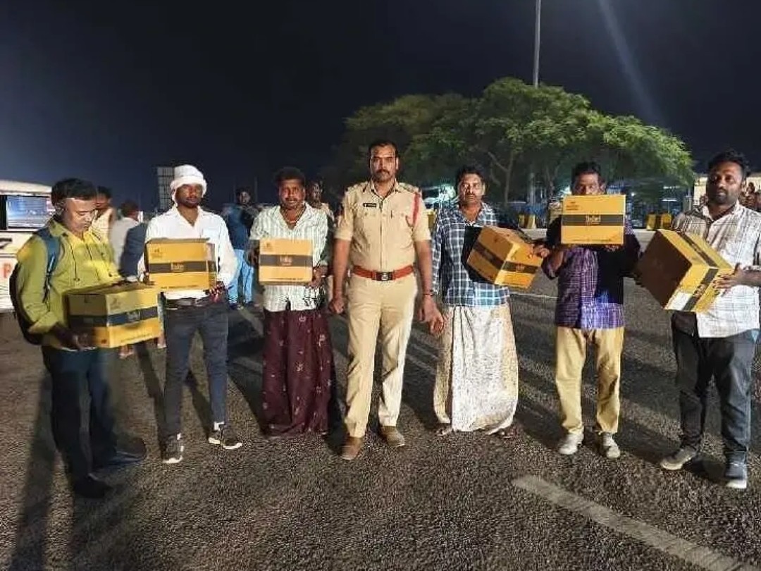 హెల్మెట్ వినియోగంపై ఎస్సై అవగాహన