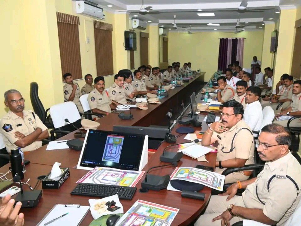 రూ.100, ఉచిత దర్శన క్యూలైన్లపై ప్రత్యేక నిఘా: ఎస్పీ