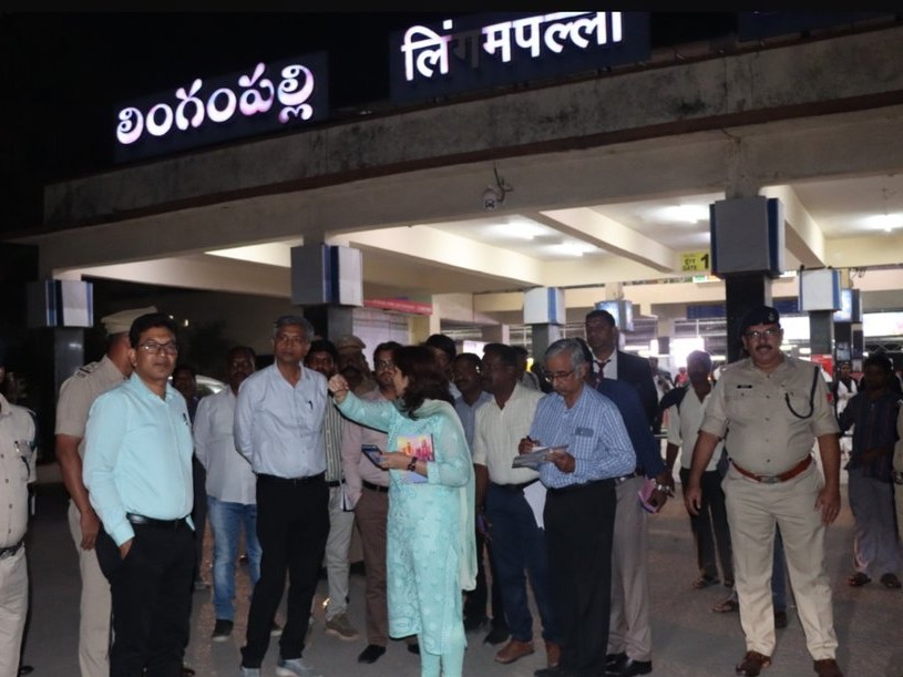 లింగంపల్లి రైల్వే స్టేషన్ వద్ద DRM తనిఖీలు