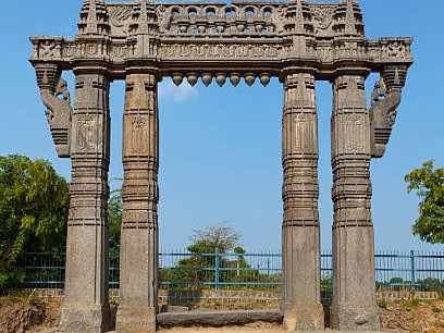 మున్సిపల్ ఎన్నికల్లో ఆర్థిక హంగులే కీలకం