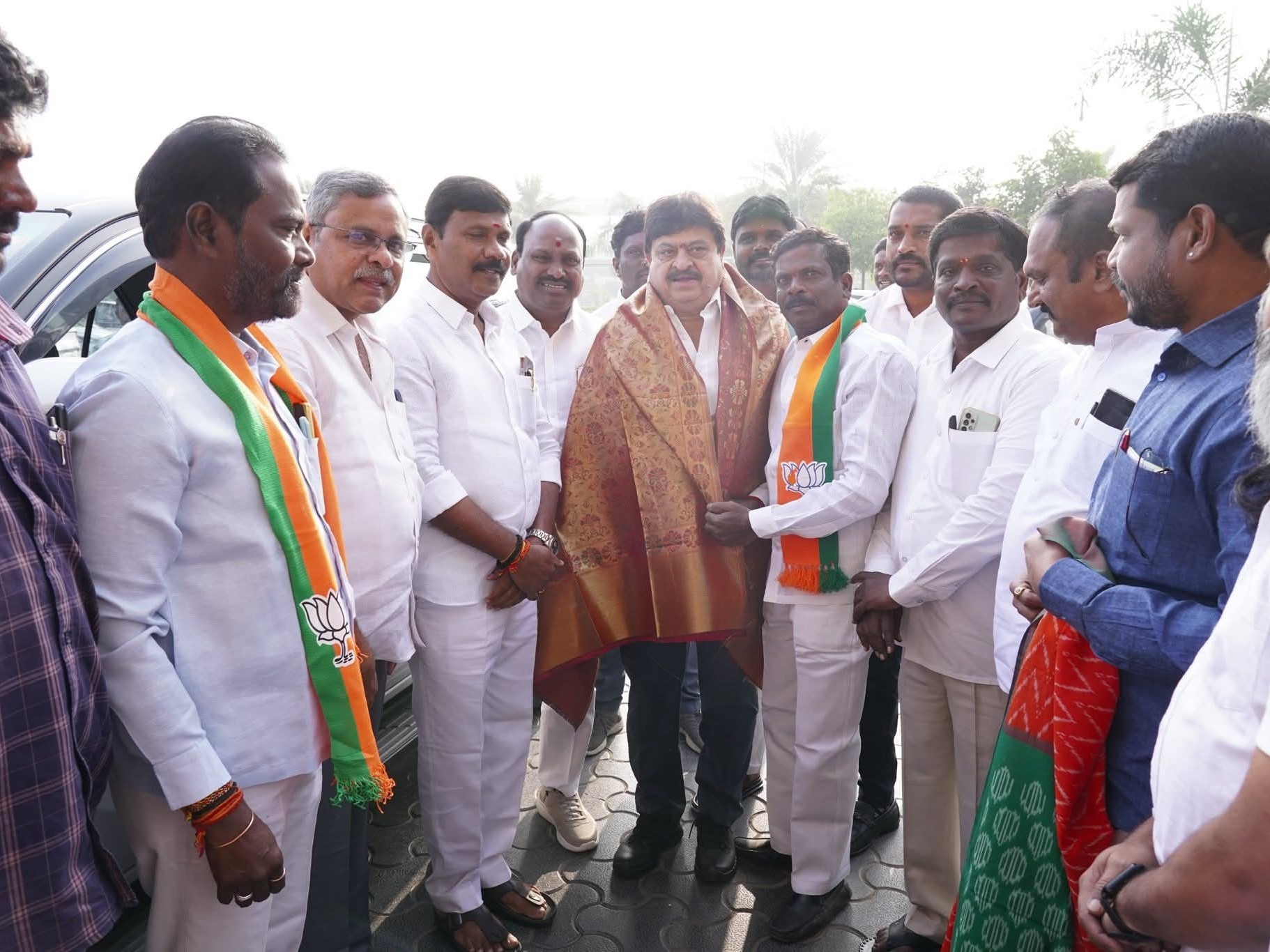 రాష్ట్ర అధ్యక్షుడికి ఘన స్వాగతం పలికిన నేతలు