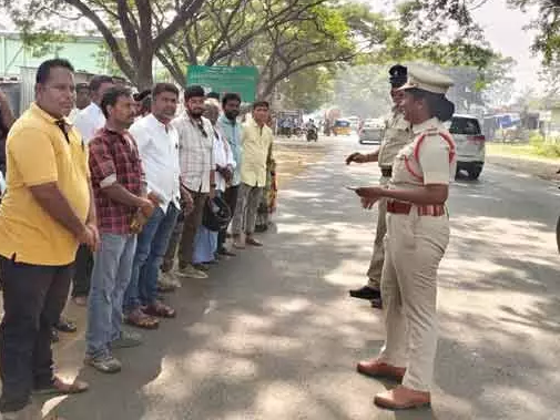 ‘అపరిచిత వ్యక్తులకు బ్యాంక్ వివరాలు చెప్పకండి’