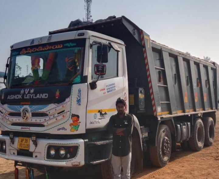 ఇసుక లారీని పట్టుకొని కేసు నమోదు