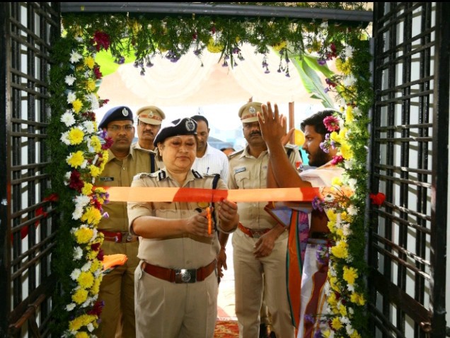 ప్రయాణికుల రక్షణకే రైల్వే పోలీస్ ప్రాధాన్యం: RPF ఐజీ