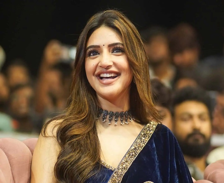 24ఏళ్లకే ముగ్గురు పిల్లలను దత్తత తీసుకున్న నటి