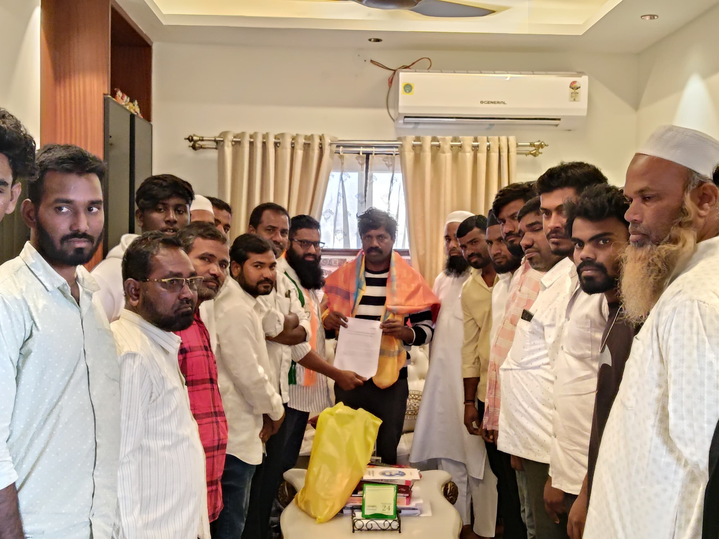 ఎమ్మెల్యే వేములను కలిసిన ముస్లిం సోదరులు