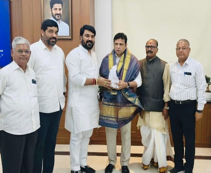 మంత్రిని కలిసిన జిల్లా గ్రంథాలయ సంస్థ ఛైర్మన్