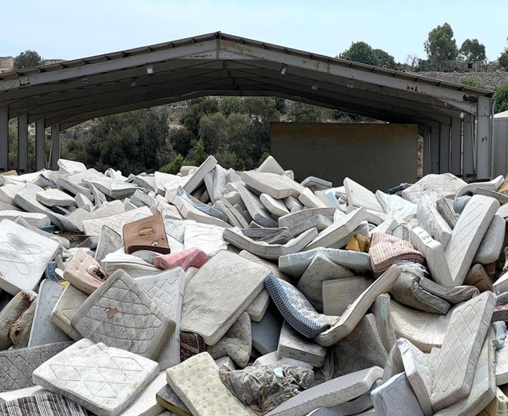 పాత పరుపులతో కొత్త దందా..!