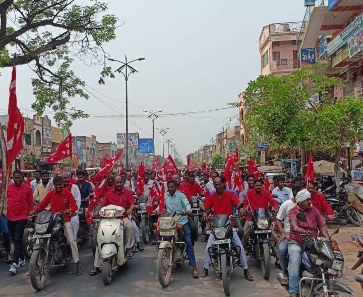 సీపీఐ సభ జయప్రదం కోసం భారీ బైక్ ర్యాలీ నిర్వహణ