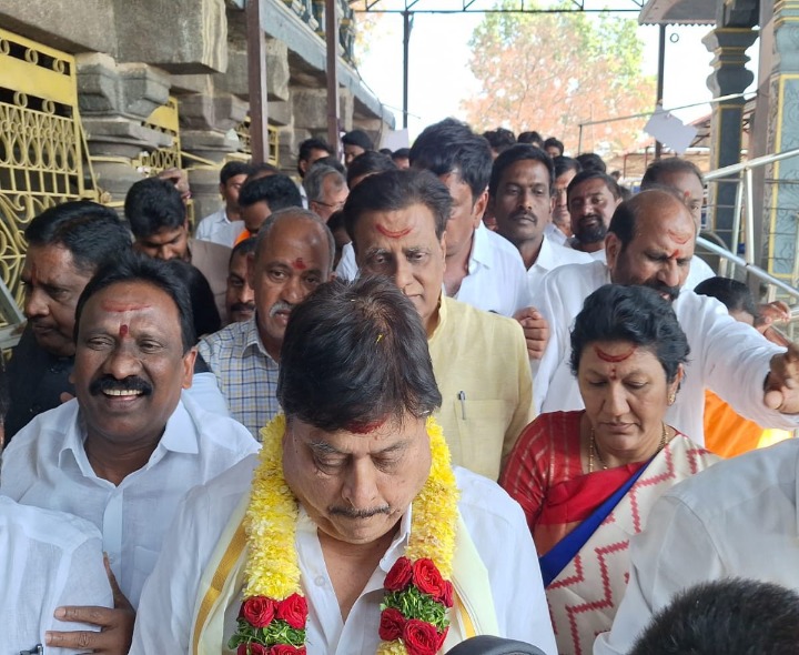 భద్రకాళి ఆలయంలో బీజేపీ స్టేట్ చీఫ్ పూజలు