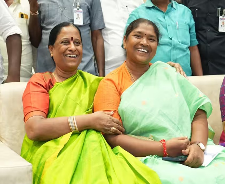 కేసీఆర్ నివాసానికి బయల్దేరిన మంత్రులు