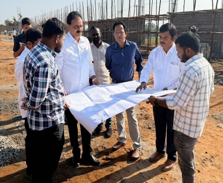 ‘గోడౌన్ల నిర్మాణ పనులను వేగవంతం చేయాలి’