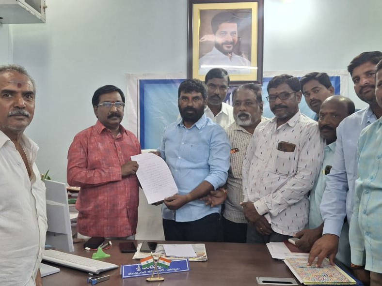 తప్పుడు వ్యాఖ్యలపై స్పందిస్తూ… కమిషనర్ కు వినతి