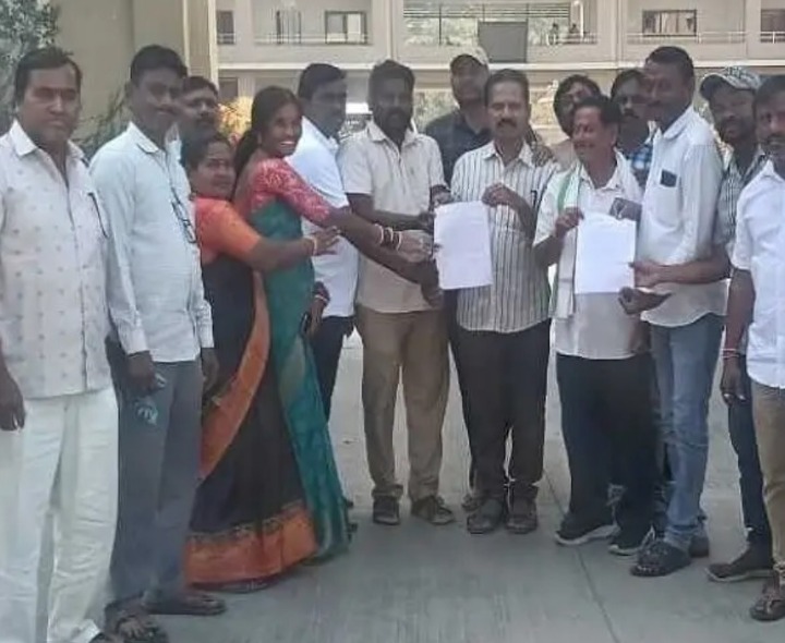 డబుల్ బెడ్ రూమ్ కాలనీ సమస్యలపై వినతి