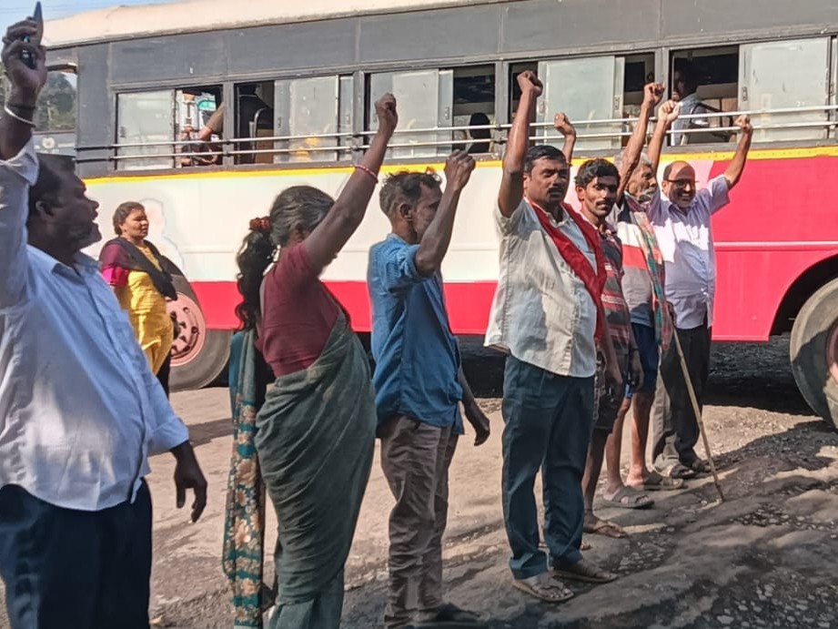 ‘శిధిలమైన రహదారులను కొత్తగా నిర్మించాలి’