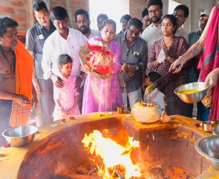 దశమహావిద్య హోమంలో పాల్గొన్న ఎమ్మెల్యే గళ్లా