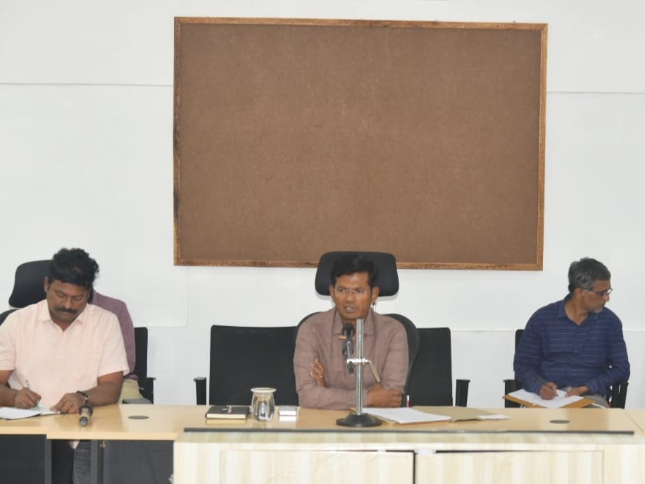 ‘వేడుకలను అట్టహాసంగా నిర్వహించాలి’