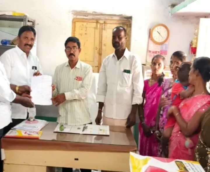 తరగతులను పునః ప్రారంభించాలని వినతి