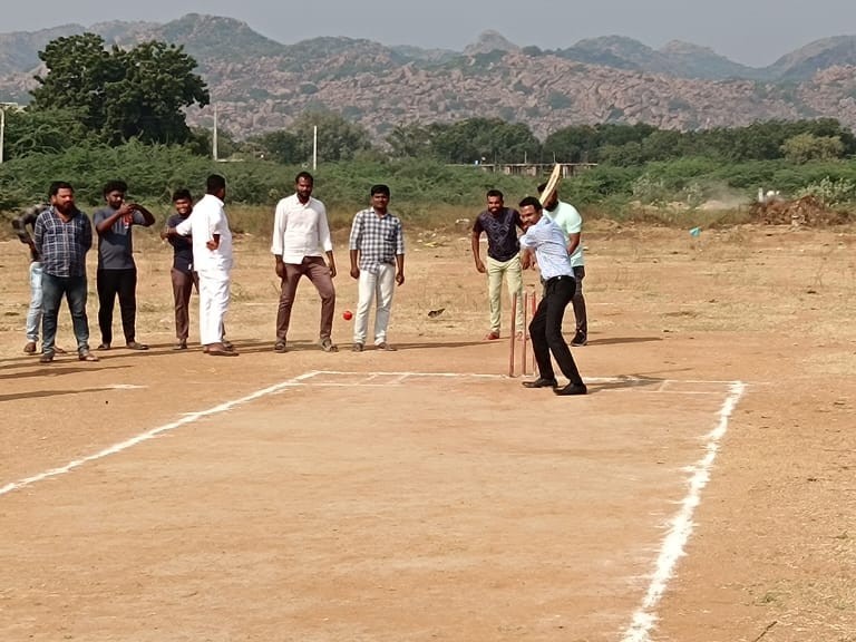 ‘విద్యతోపాటు క్రీడల్లోనూ రాణించాలి’