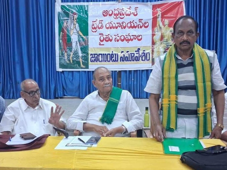 మహాత్మా గాంధీ జాతీయ ఉపాధి హామీ పథకానికి తూట్లు