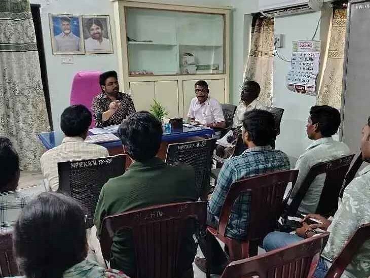 ‘పంచాయతీ అధికారులు ప్రజలకు అందుబాటులో ఉండాలి’