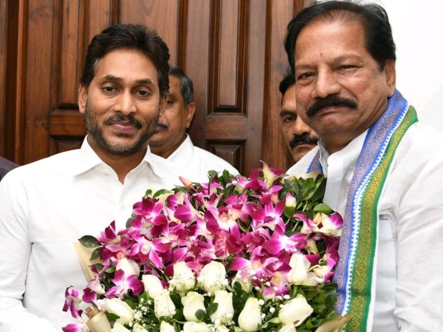 బాపట్ల రాజకీయాలపై జగన్ ఆరా..!