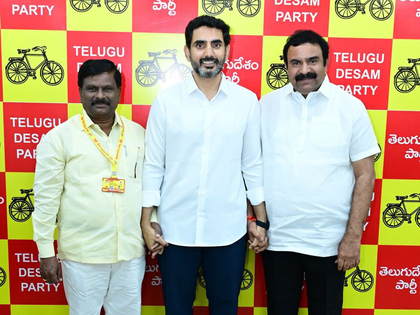 లోకేష్‌ను కలిసిన జిల్లా టీడీపీ అధ్యక్షుడు