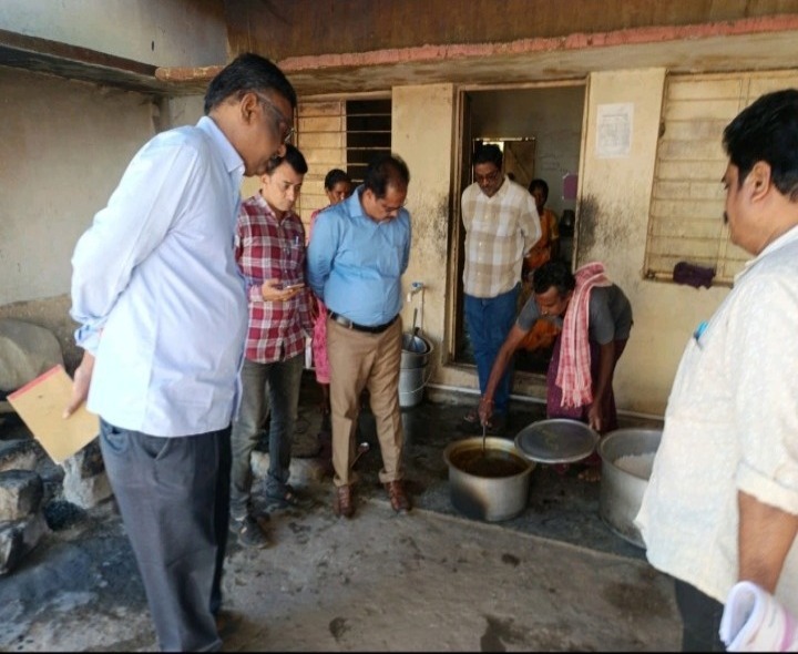 పలు పాఠశాలలో DEO ఆకస్మిక తనిఖీలు