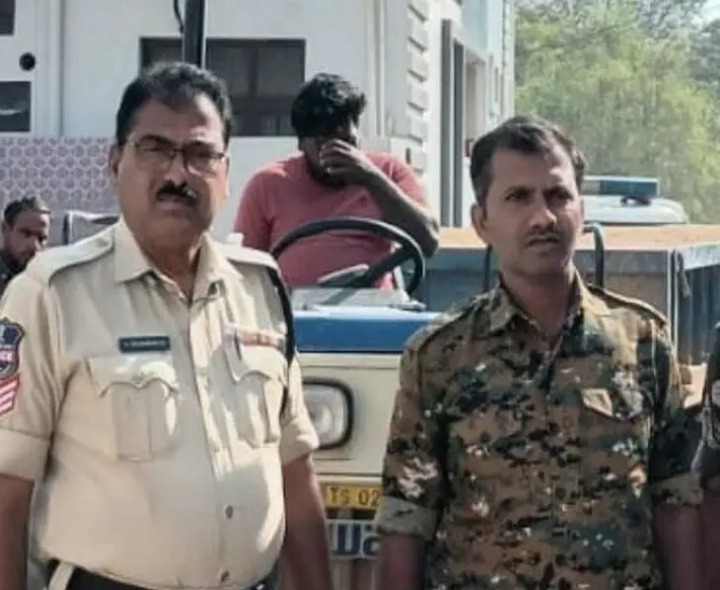 అక్రమ ఇసుక రవాణాదారు అరెస్ట్