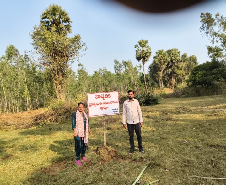 ప్రభుత్వ భూమిని అడ్డుకున్న రెవెన్యూ యంత్రాంగం