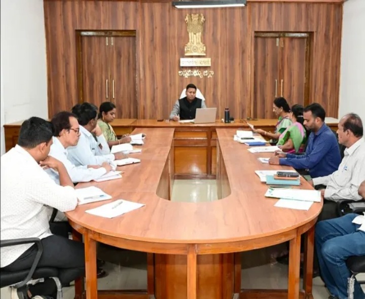 కేంద్ర ప్రభుత్వ పథకాల లక్ష్యాలు పూర్తి చేయాలి: కలెక్టర్