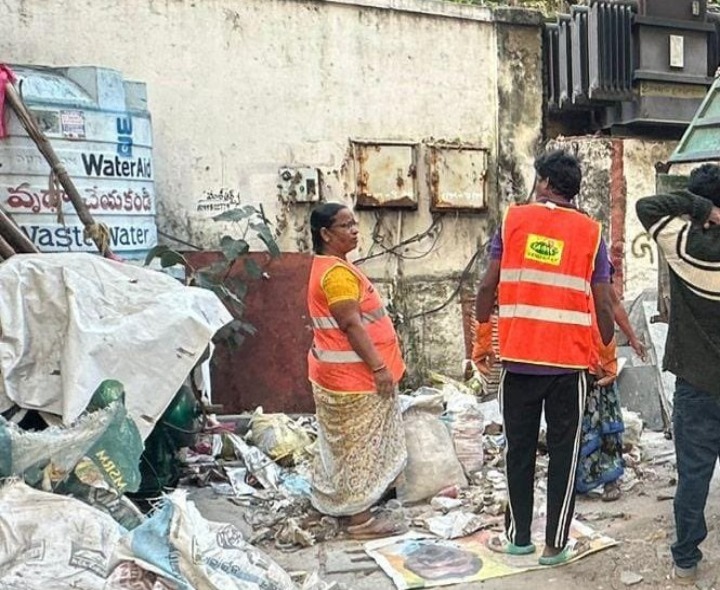 కాప్రాలో C&D స్పెషల్ డ్రైవ్ నిర్వహించిన అధికారులు
