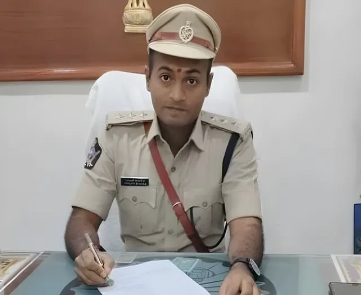 కోడిపందాలపై కఠిన చర్యలు: డీఎస్పీ