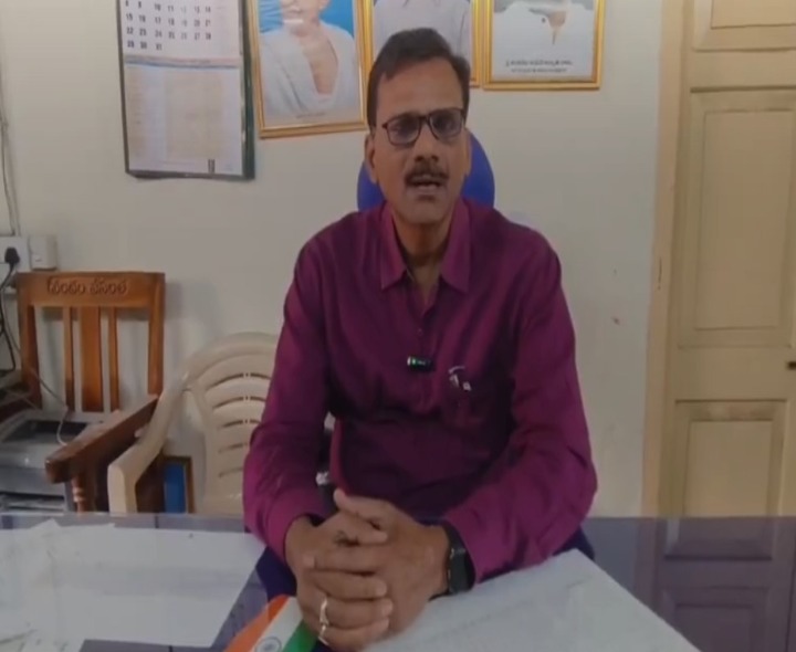 పదో తరగతిలో 100% ఉత్తీర్ణతే లక్ష్యం: DEO