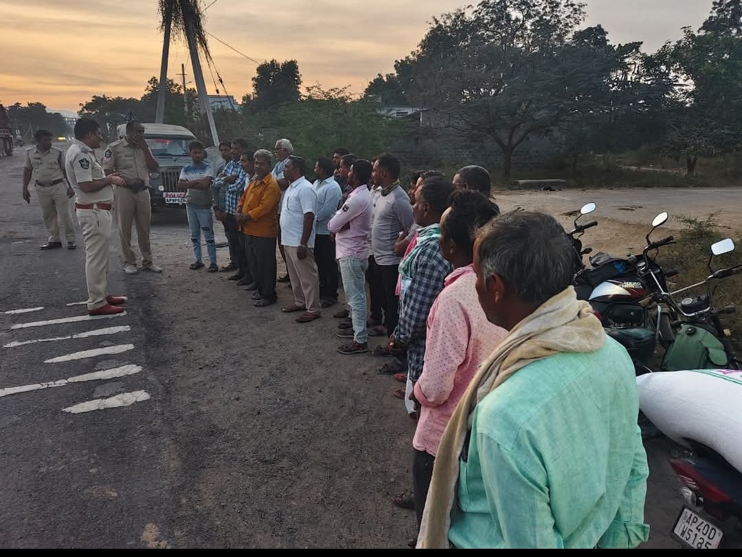 బెస్తవారిపేటలో వాహనదారులకు అవగాహన