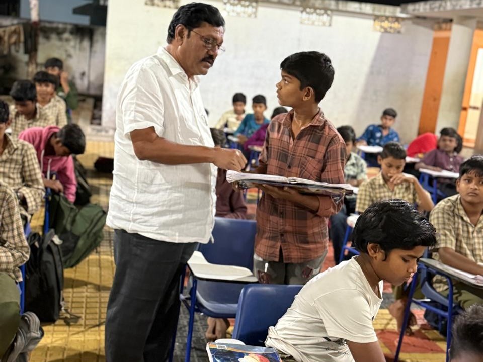 ప్రభుత్వ హాస్టల్‌లో ఆకస్మిక తనిఖీ