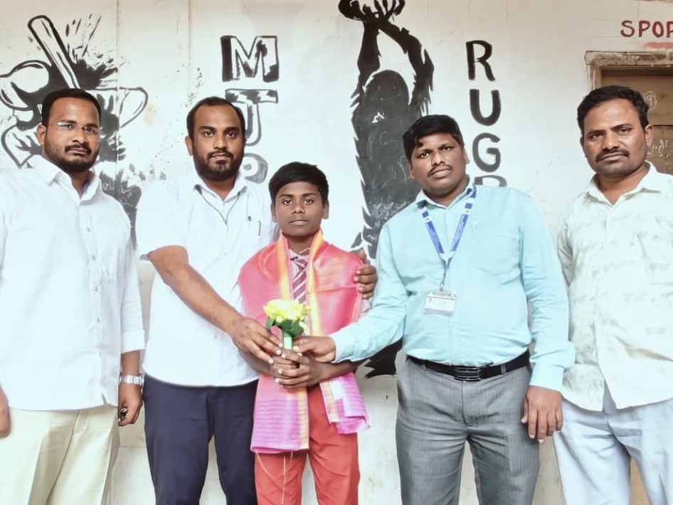 జాతీయ సాఫ్ట్ బాల్ పోటీలకు గురుకుల విద్యార్థి ఎంపిక