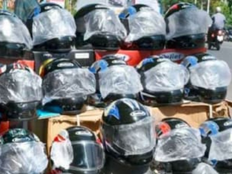 ఎస్పీ ఆదేశాలతో పెరిగిన హెల్మెట్ల అమ్మకాలు
