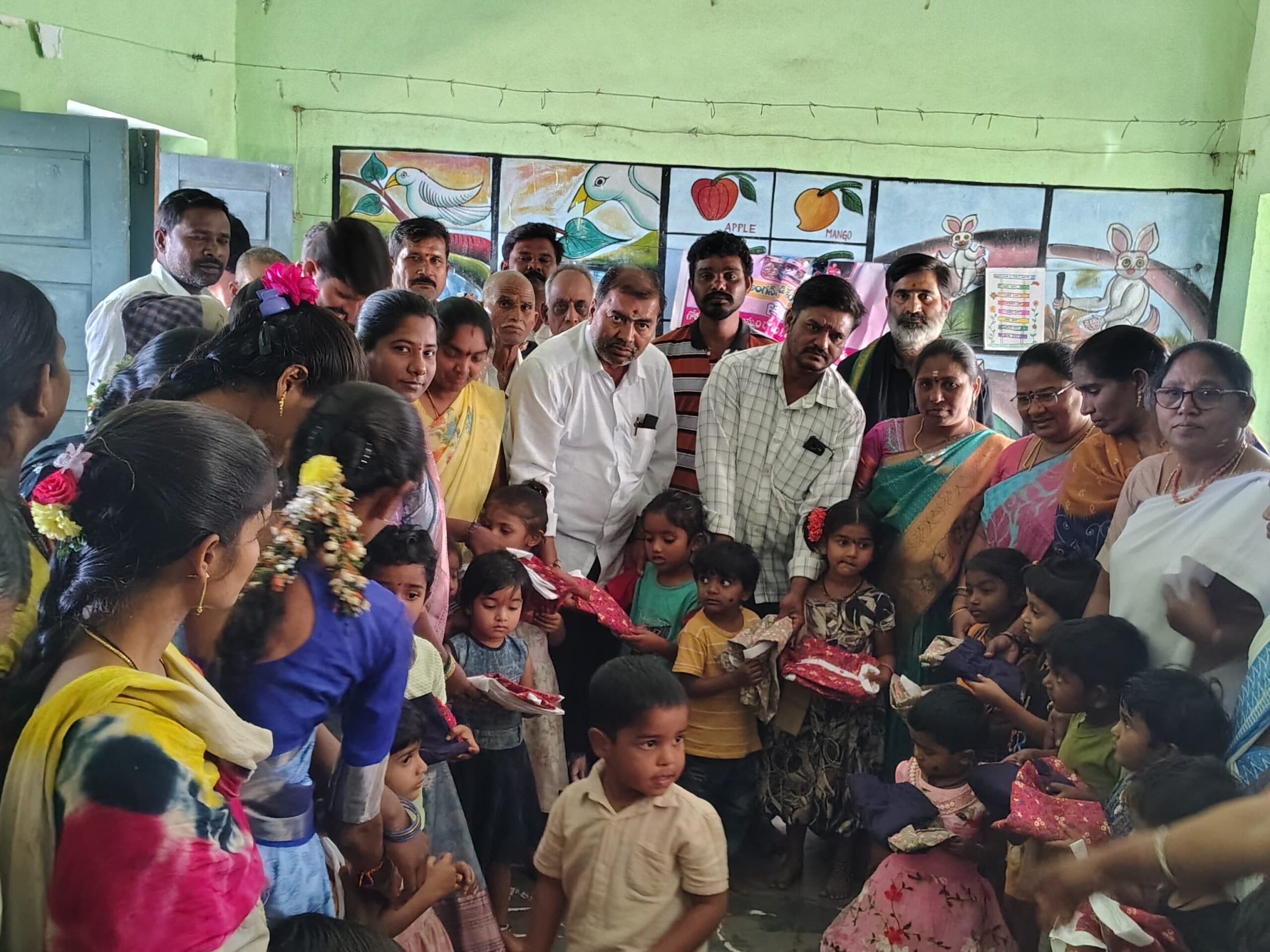 ‘అంగన్వాడి పిల్లలకు యూనిఫామ్‌లను ఏర్పాటు చేయడం హర్షణీయం’