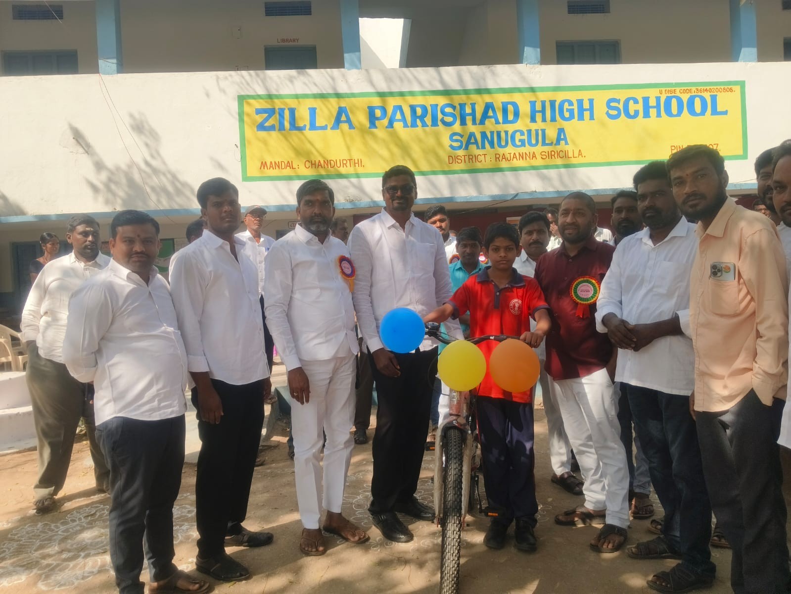 చందుర్తిలో 10వ తరగతి విద్యార్థులకు సైకిళ్ల పంపిణీ
