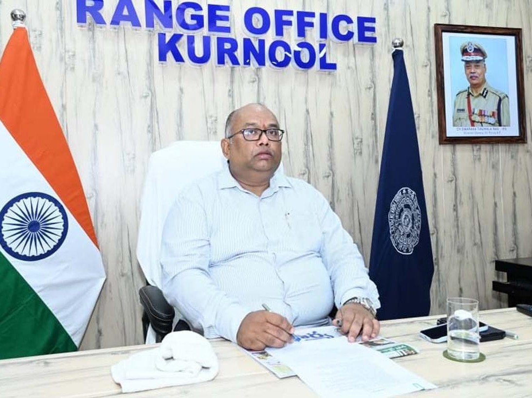 జిల్లాలో ఇద్దరు ఎస్సైల బదిలీ