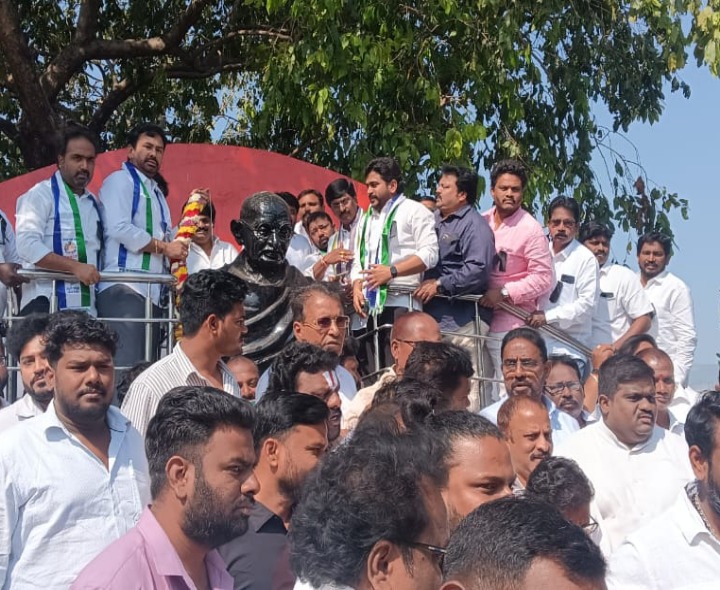 విశాఖలో వైసీపీ నిరసన కార్యక్రమం